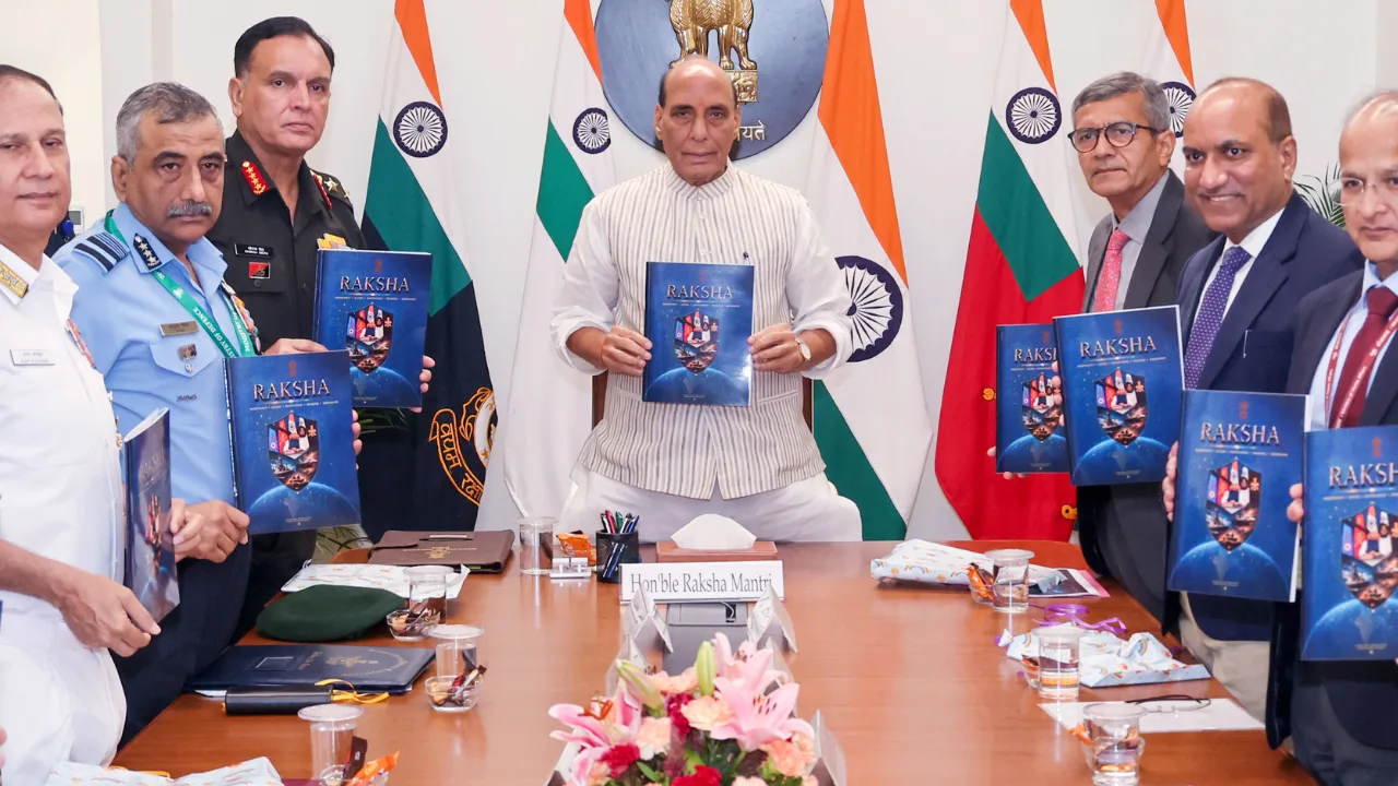 भारत ने वैश्विक रक्षा सहयोग हेतु 'रक्षा' रोडमैप किया जारी
