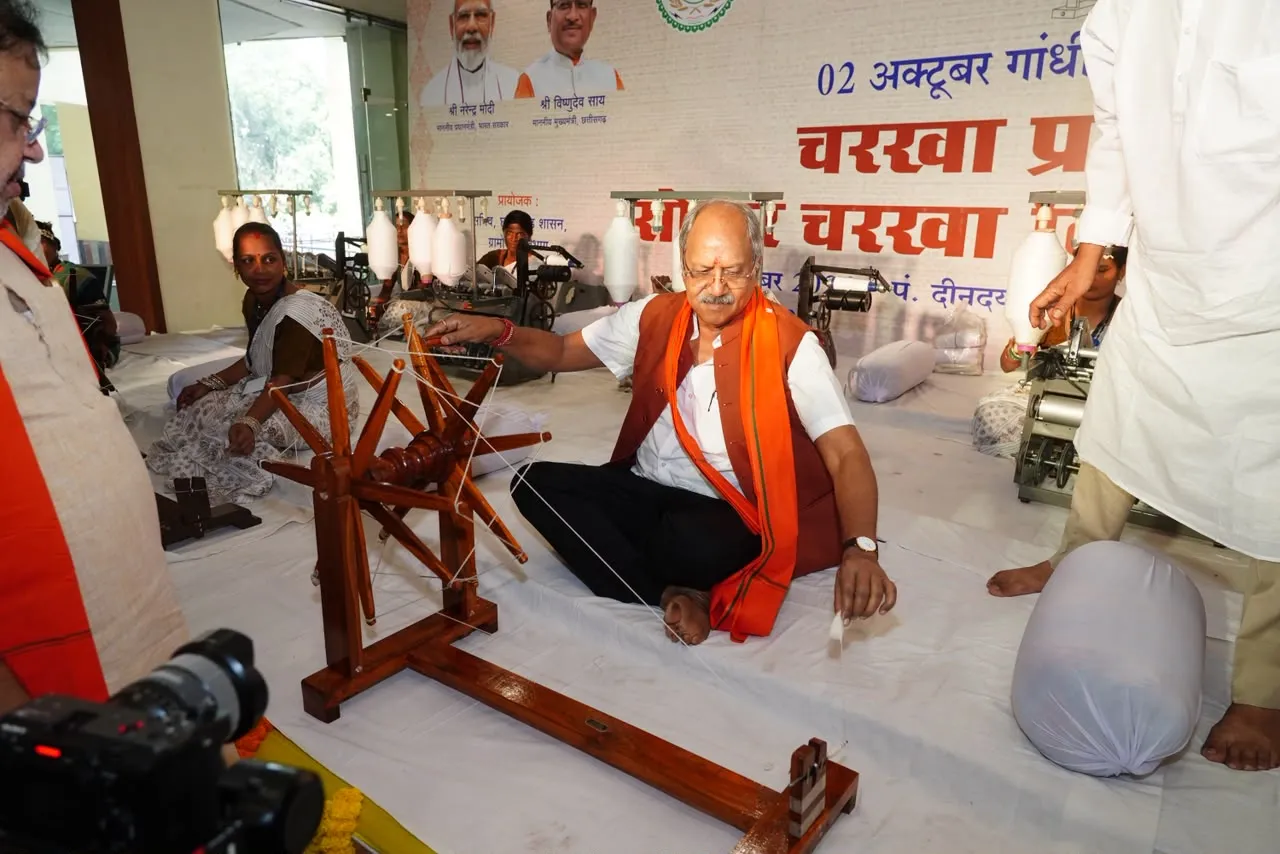 गांधी-शास्त्री जयंती पर बृजमोहन अग्रवाल ने दी श्रद्धांजलि, नशामुक्ति पदयात्रा और खादी सम्मेलन में हुए शामिल