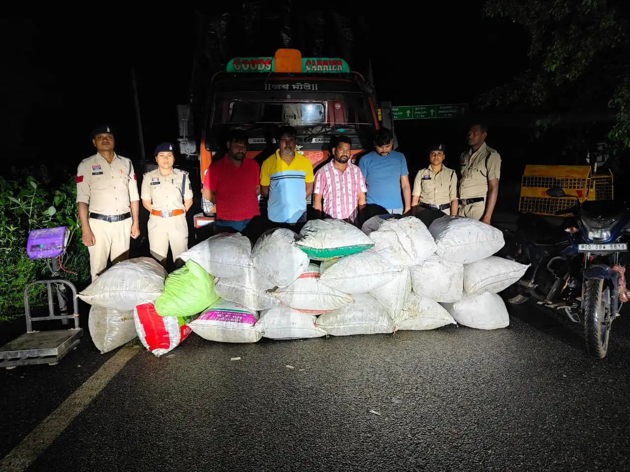 गरियाबंद में 2 करोड़ का गांजा जब्त, 5 तस्कर गिरफ्तार; अंतर्राज्यीय नेटवर्क पर पुलिस का बड़ा प्रहार