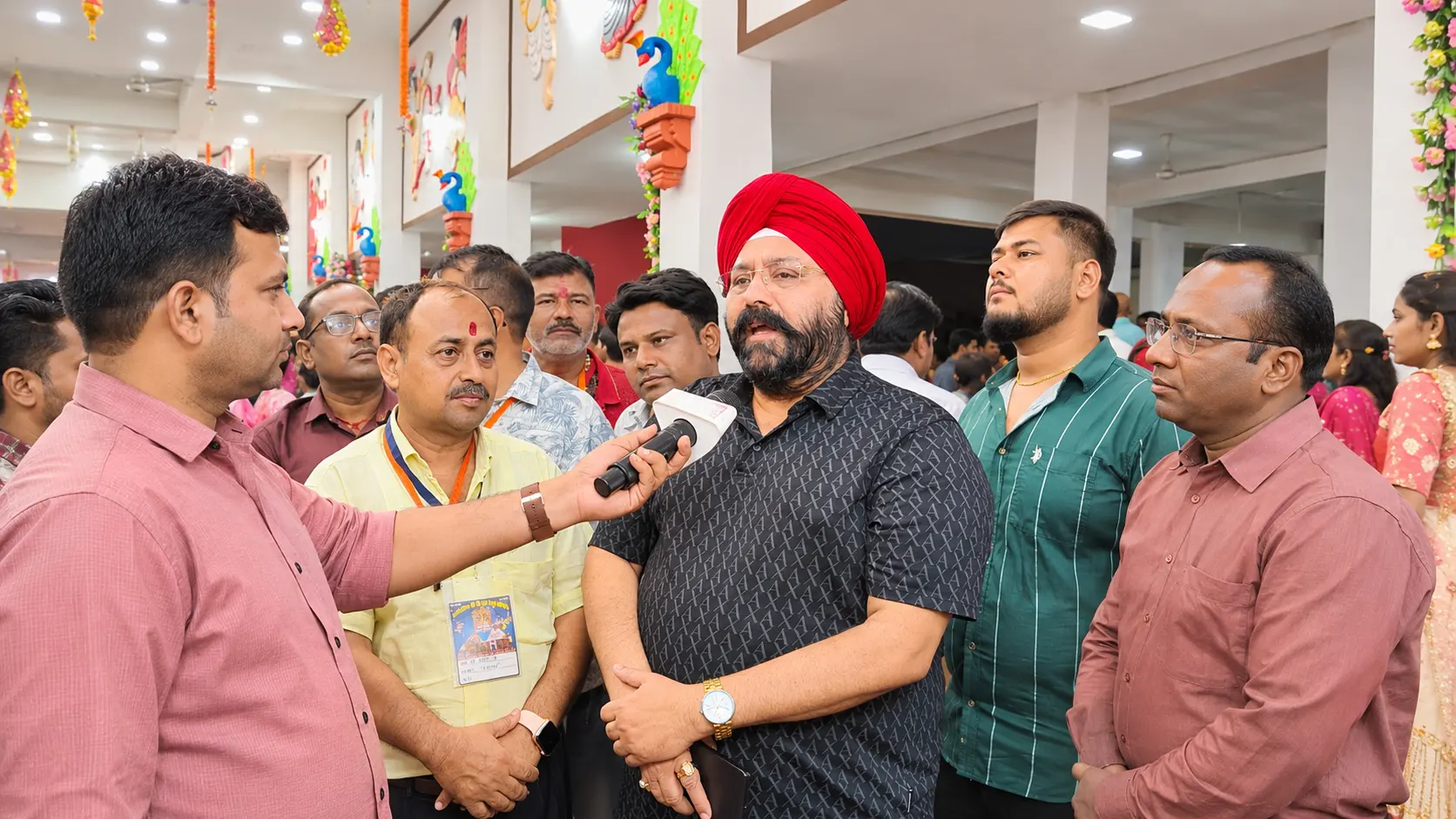 माना कैंप में जगन्नाथ मंदिर की तर्ज पर भव्य दुर्गा पंडाल, गुरुचरण सिंह होरा ने किए मां के दर्शन