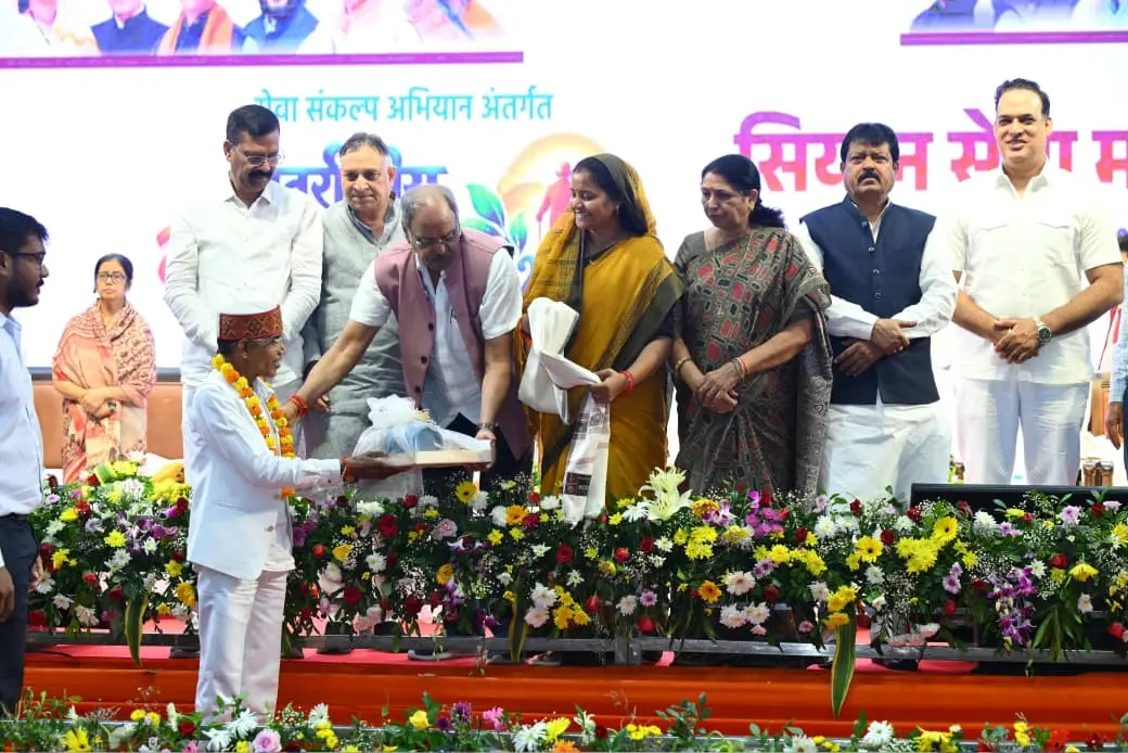 सियान सेवा महाकुंभ में बुजुर्गों का सम्मान, सांसद बृजमोहन अग्रवाल बोले—जिस घर में सियानों का आदर, वहां नहीं आती विपत्ति