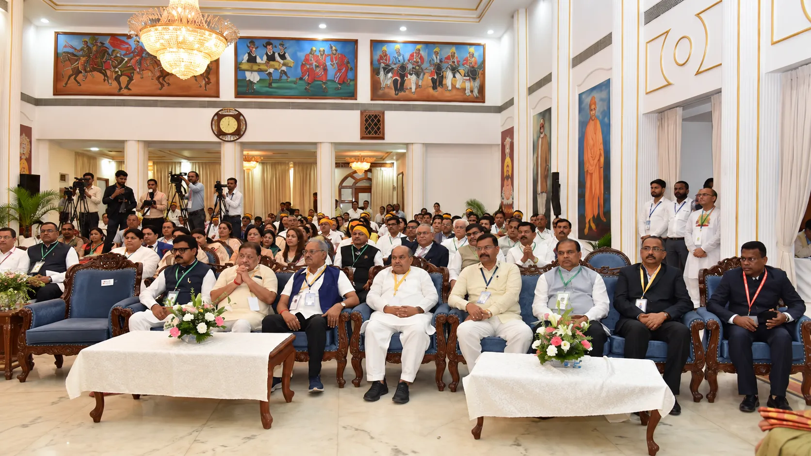 राष्ट्रपति द्रौपदी मुर्मु ने माता साहिब हासी देवी की 200वीं जयंती पर जारी किया 200 रुपये का स्मारक सिक्का, गुरुचरण सिंह होरा बने साक्षी