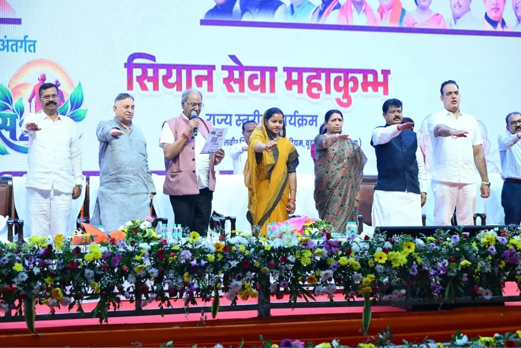 सियान सेवा महाकुंभ में बुजुर्गों का सम्मान, सांसद बृजमोहन अग्रवाल बोले—जिस घर में सियानों का आदर, वहां नहीं आती विपत्ति