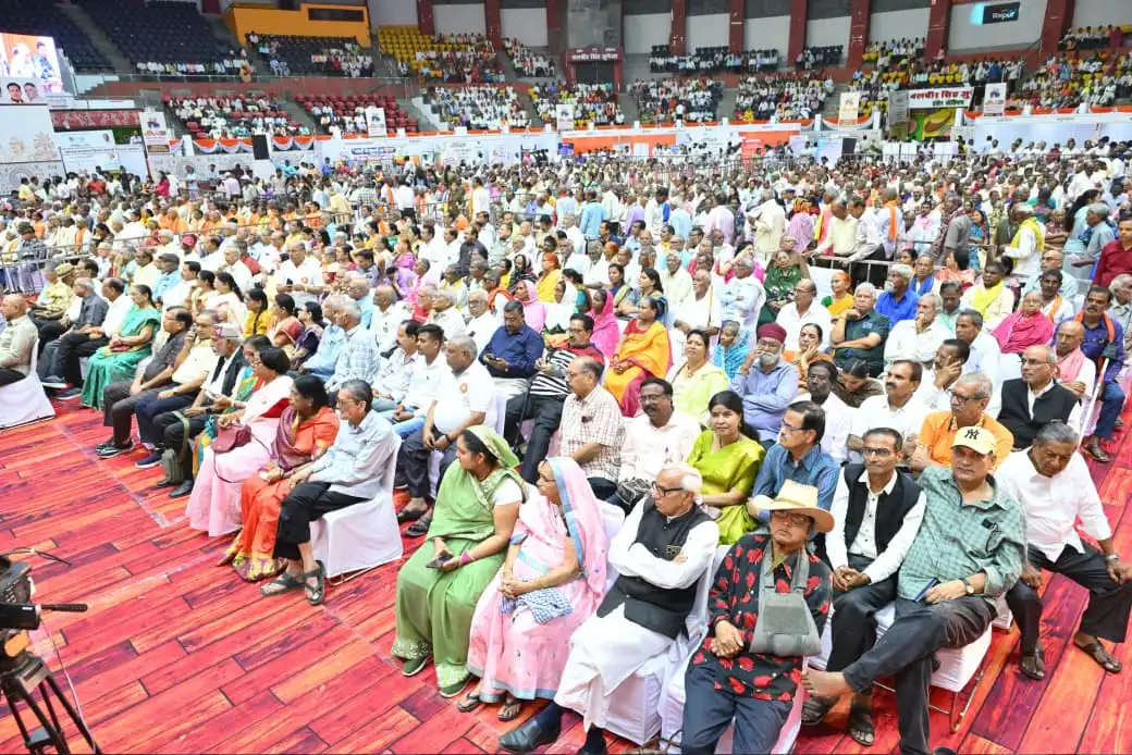 सियान सेवा महाकुंभ में बुजुर्गों का सम्मान, सांसद बृजमोहन अग्रवाल बोले—जिस घर में सियानों का आदर, वहां नहीं आती विपत्ति