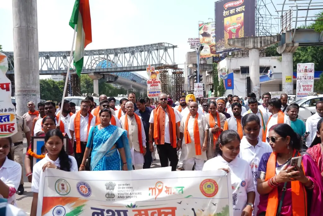 गांधी-शास्त्री जयंती पर बृजमोहन अग्रवाल ने दी श्रद्धांजलि, नशामुक्ति पदयात्रा और खादी सम्मेलन में हुए शामिल