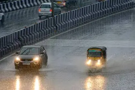 तमिलनाडु में भारी बारिश की चेतावनी, मानसून की दस्तक; बंगाल में एक की मौत