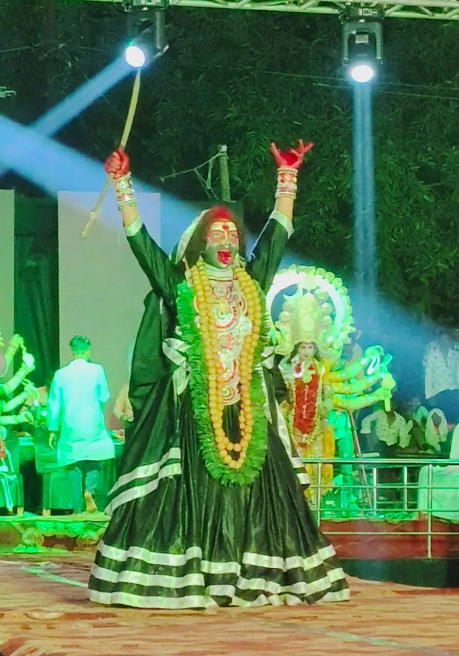 गरियाबंद के गांधी मैदान में गूंजे जसगीत और सजी मां काली की भव्य झांकी उमड़ा जनसैलाब