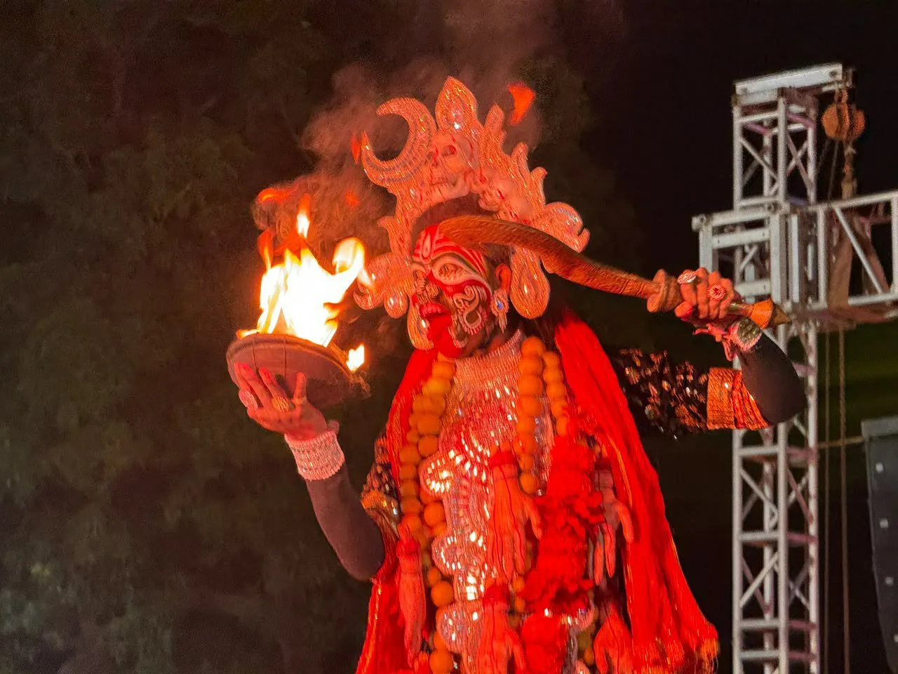 गरियाबंद के गांधी मैदान में गूंजे जसगीत और सजी मां काली की भव्य झांकी उमड़ा जनसैलाब