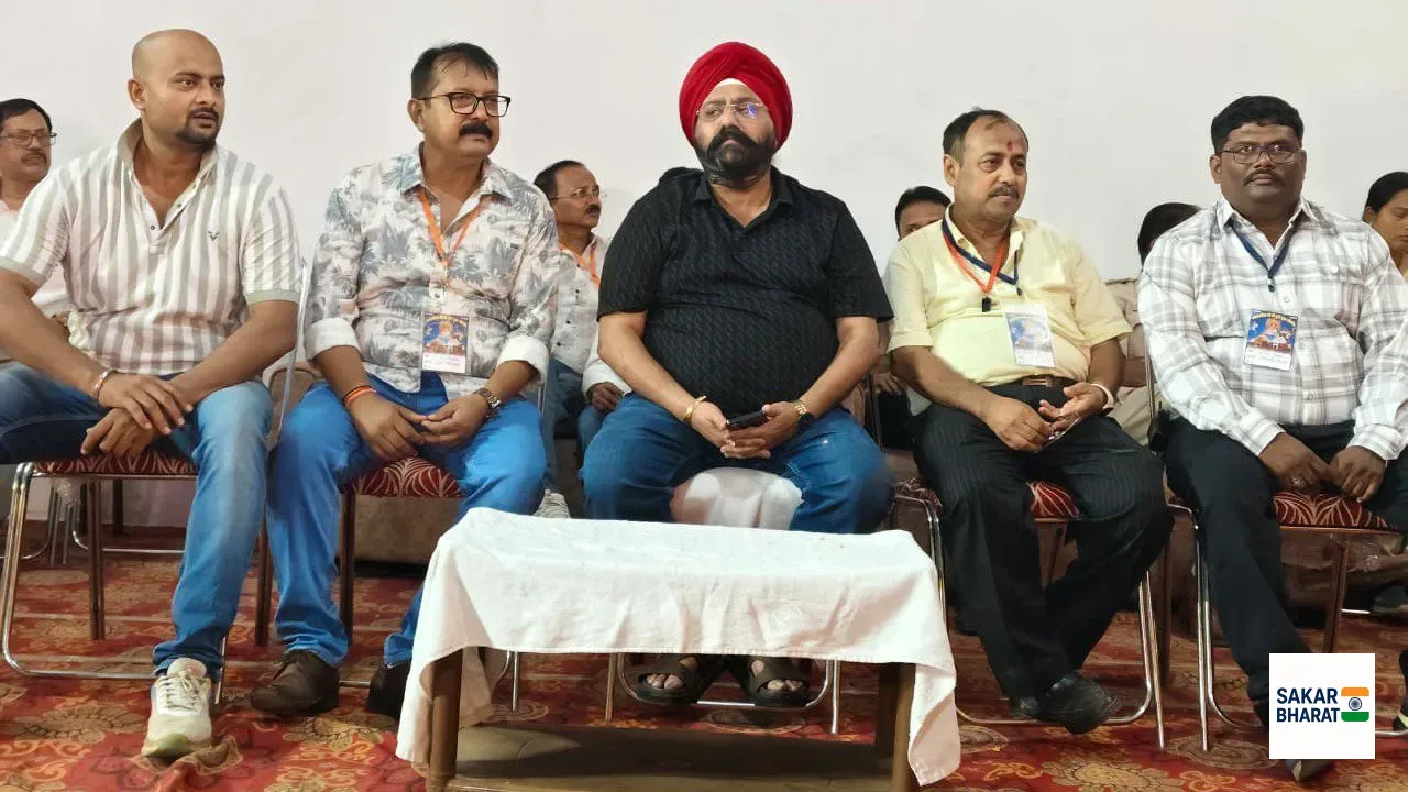 माना कैंप में पुरी के जगन्नाथ मंदिर की तर्ज पर बना भव्य दुर्गा पंडाल, ग्रैंड ग्रुप के चेयरमैन गुरुचरण सिंह होरा ने किए मां के दर्शन, प्रदेशवासियों को दी शुभकामन | पूरी खबर