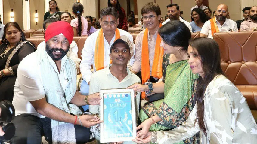 मारूति फाउंडेशन व हेरिटेज इंडिया द्वारा आयोजित ‘टैलेंट 2.0’ में दिव्यांग और सामान्य बच्चों ने बिखेरी प्रतिभा, समाजसेवियों का हुआ सम्मान | पूरी खबर