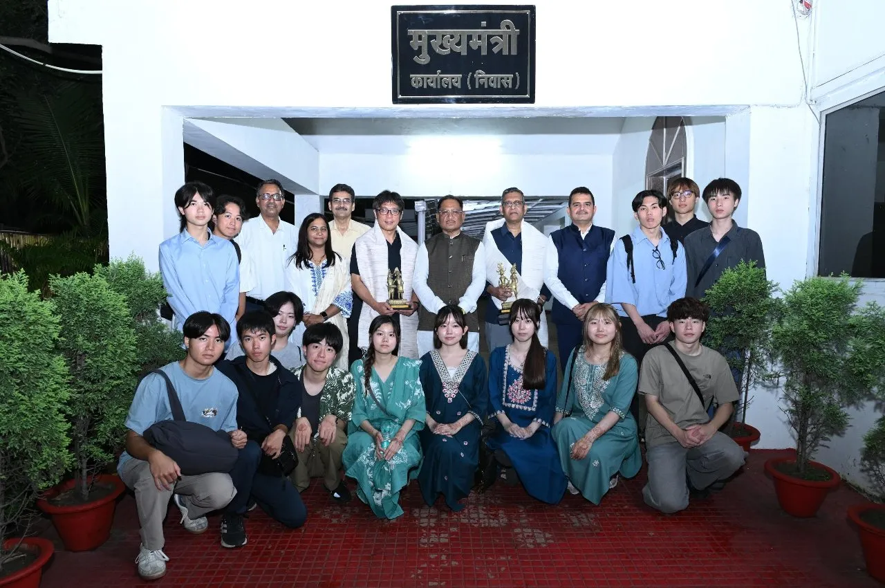 मुख्यमंत्री विष्णु देव साय से जापान की एहिमे यूनिवर्सिटी के छात्र प्रतिनिधिमंडल ने की सौजन्य मुलाकात