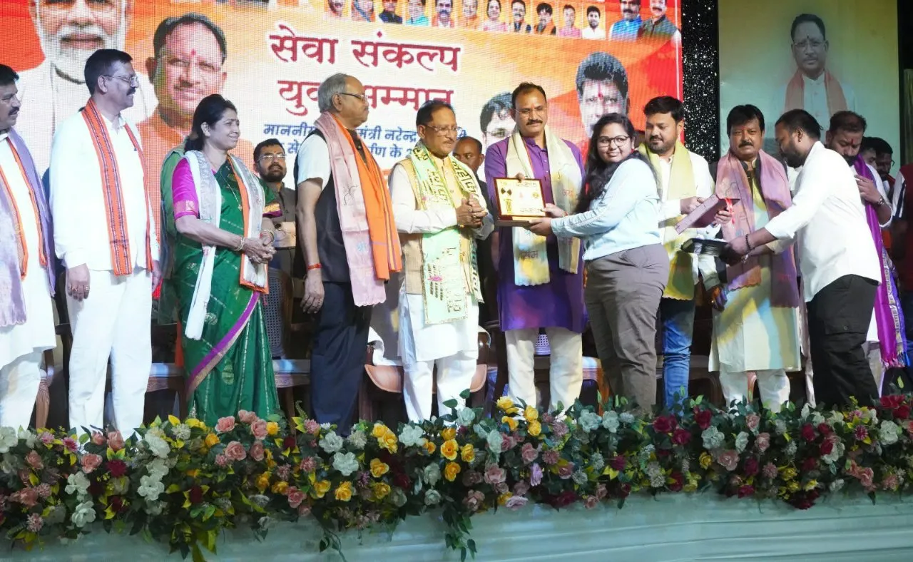 रायपुर में सेवा संकल्प युवा सम्मान समारोह का आयोजन, मुख्यमंत्री विष्णु देव साय ने युवाओं की प्रतिभा को सराहा