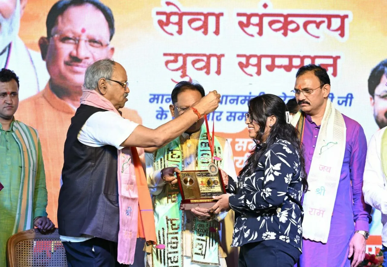 रायपुर में सेवा संकल्प युवा सम्मान समारोह का आयोजन, मुख्यमंत्री विष्णु देव साय ने युवाओं की प्रतिभा को सराहा