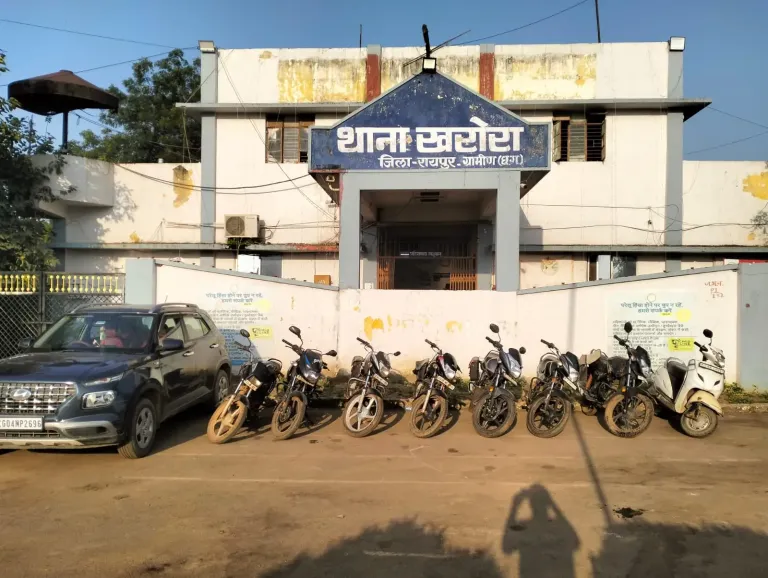 खरोरा में जुआ खेलते 12 आरोपी गिरफ्तार, 14.53 लाख की संपत्ति जब्त