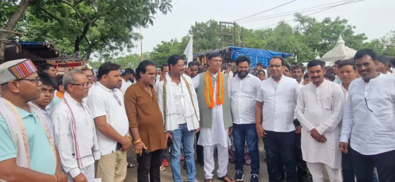 गिरौदपुरी धाम पहुंचे वेदराम मनहरे, लिया गुरु घासीदास बाबा का आशीर्वाद