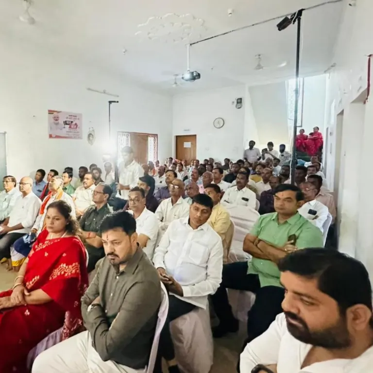 ‘मन की बात’ में पीएम मोदी का युवाओं और किसानों को संदेश, खरोरा में भाजपा कार्यकर्ताओं ने किया सामूहिक श्रवण