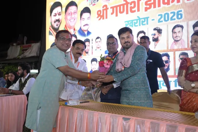 खरोरा गणेश विसर्जन में उमड़ा आस्था का सैलाब, विधायक अनुज शर्मा ने की पुष्प वर्षा, ढोल-ताशों पर थिरके