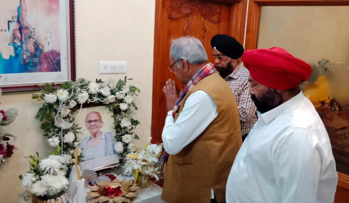 MP Brijmohan Agrawal Visits Hora Residence