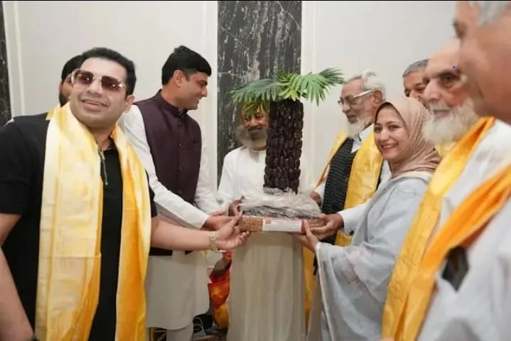 Memon Jamat Federation Honors Sri Sri