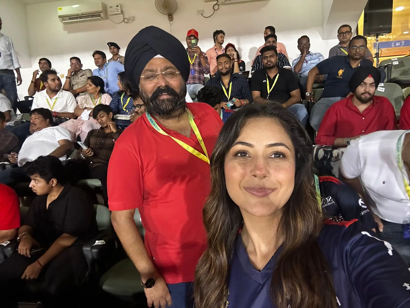छत्तीसगढ़ टेनिस संघ के महासचिव गुरुचरण सिंह होरा ने पोते संग देखा IPL मुकाबला, विराट कोहली की बल्लेबाजी के हुए मुरीद