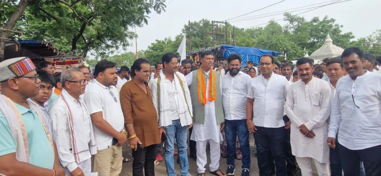 गिरौदपुरी धाम पहुंचे वेदराम मनहरे, लिया गुरु घासीदास बाबा का आशीर्वाद