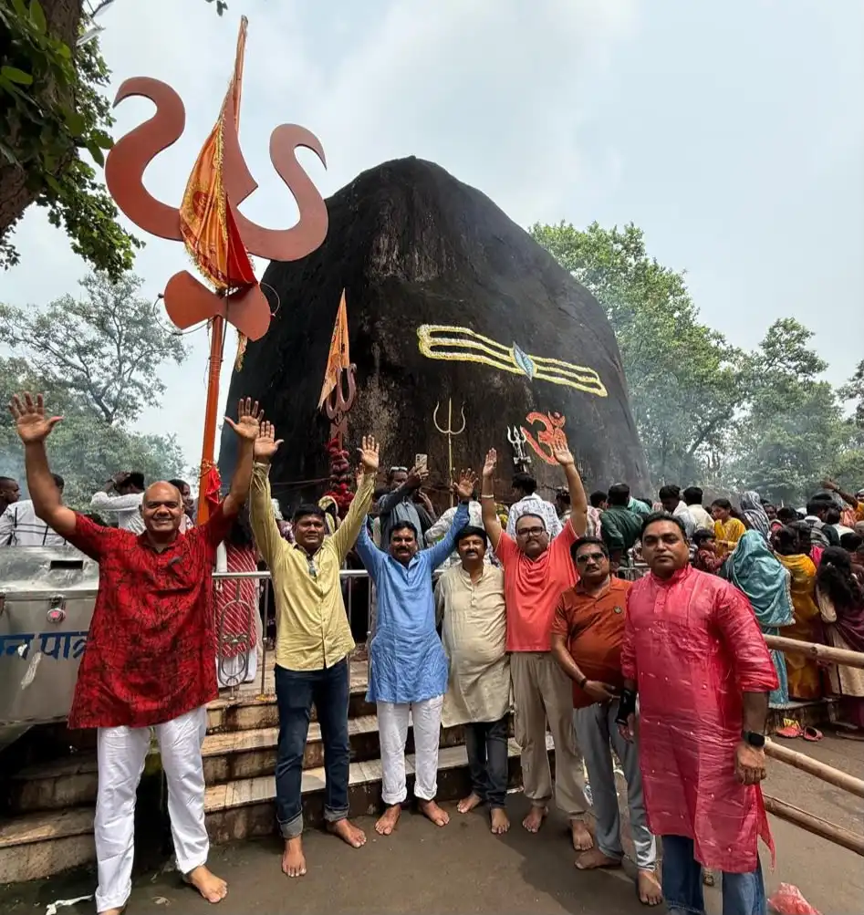 भूतेश्वरनाथ धाम में उमड़ा आस्था का सैलाब, मॉर्निंग क्लब ने कराया भंडारा