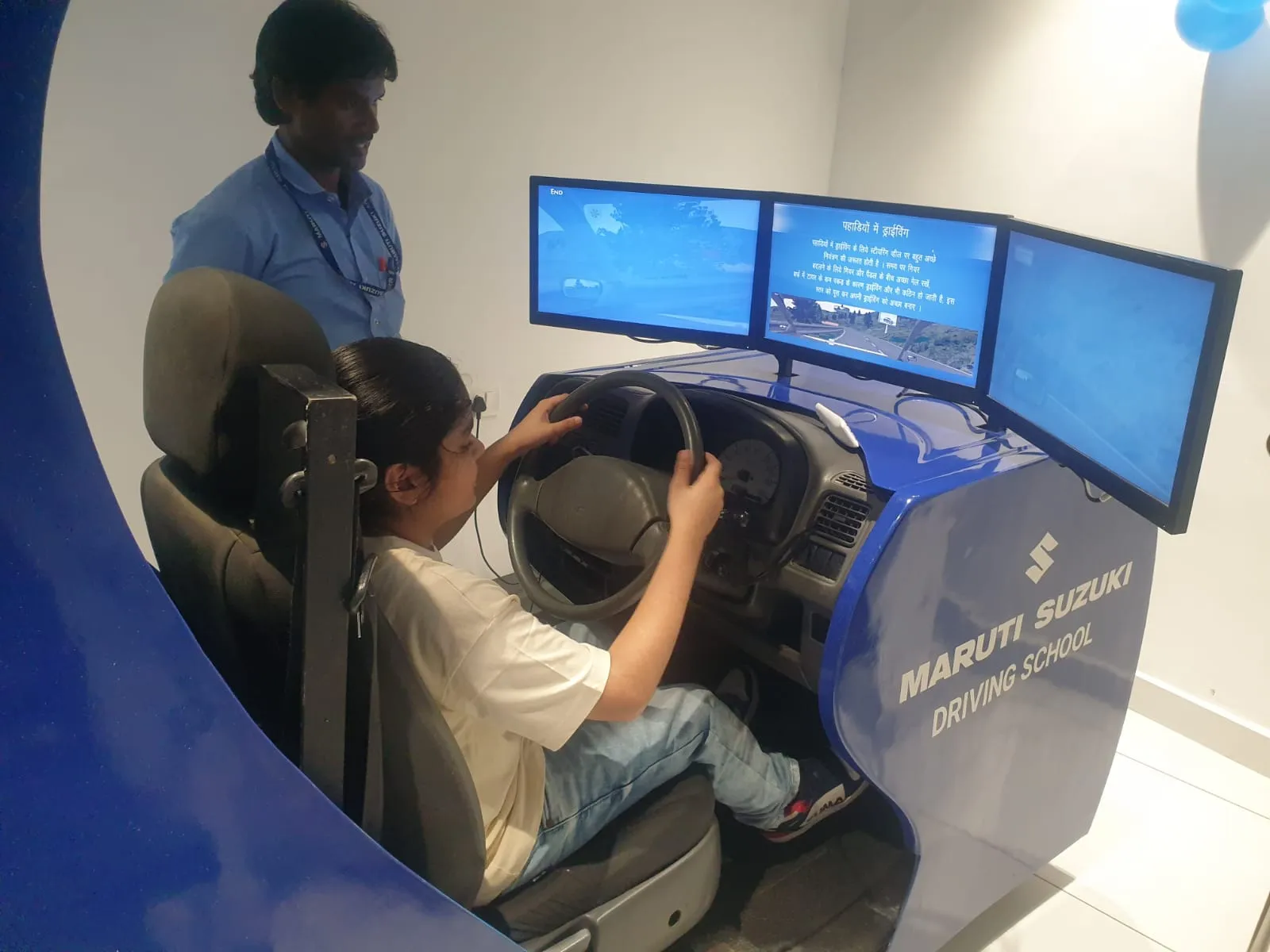 रायपुर में Vishwabharti Maruti Suzuki Driving School की शुरुआत, 10 वर्षीय जगराज ने सिम्युलेटर पर लिया ड्राइविंग अनुभव