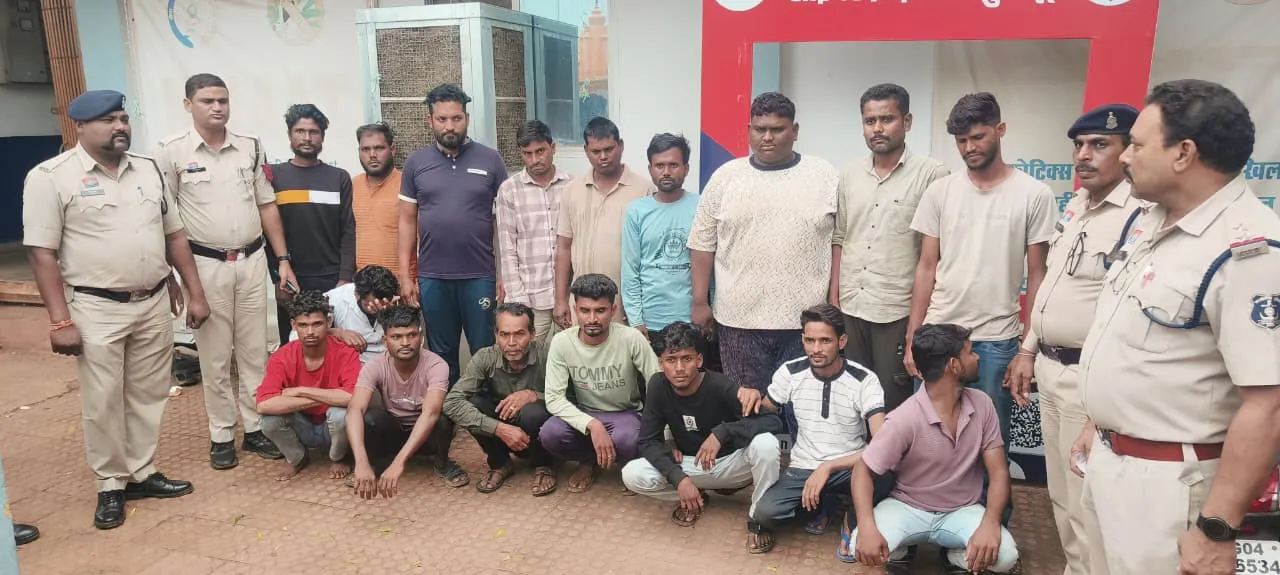 त्योहारों से पहले खरोरा पुलिस की बड़ी कार्रवाई, 19 उपद्रवियों पर कसा शिकंजा